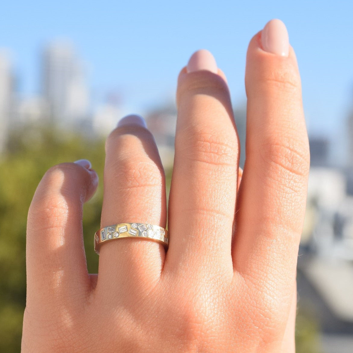 Rococo Eternity Ring | טבעת יהלומים א-סימטרית אינטרנטי